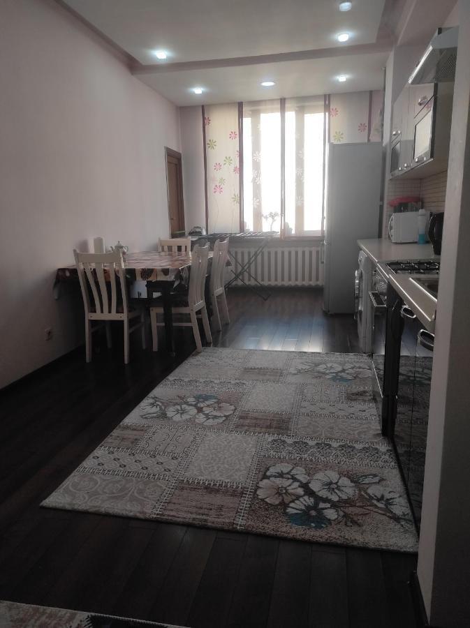 Элитная Квартира В Центре Бишкека Bishkek Exterior foto